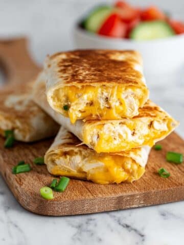 Cheesy Garlic Chicken Wraps Recipe