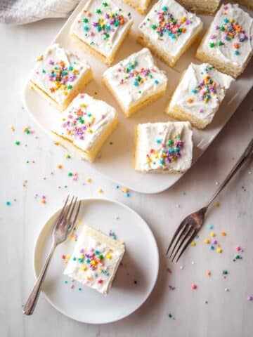 Easy Vanilla Cake Recipe