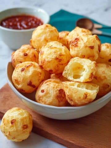 Pão de Queijo | Brazilian Cheese Bread Recipe