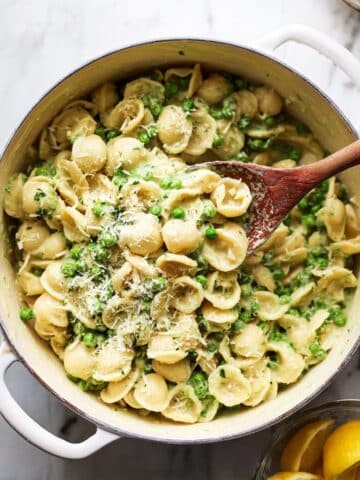 15-Minute Creamy Pasta with Peas Recipe