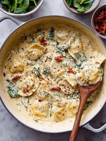 Creamy Tuscan Garlic Ravioli Recipe