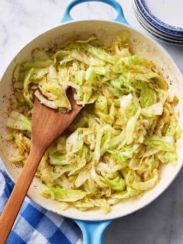 Sautéed Cabbage with Garlic and Apple Cider Vinegar Recipe