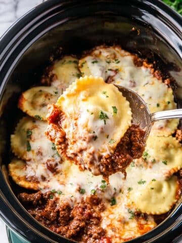 Easy (4-ingredient!) Slow Cooker Ravioli Lasagna Recipe