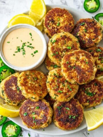 Healthy Tuna Cakes with Spicy Sriracha Aioli Recipe