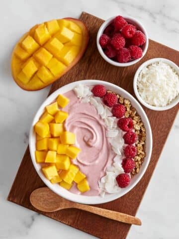 Raspberry Mango Smoothie Bowl Recipe