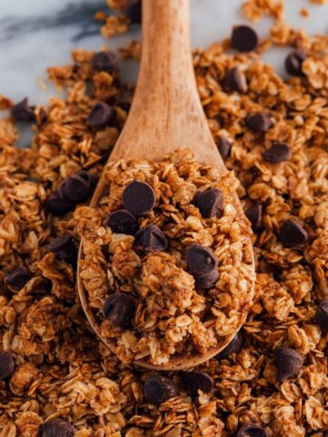 Peanut Butter Granola with Chocolate Chips Recipe